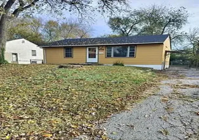 Photo 1 of Single family home for sale at 10074 Duke Dr, Saint Louis, MO 63136 | MLS# 25015296 | Listing updated on 2025-03-17