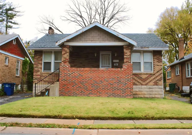 Photo 2 of Single family home for sale at 1485 Engelholm Ave, Saint Louis, MO 63133 | MLS# 25015309 | Listing updated on 2025-03-19