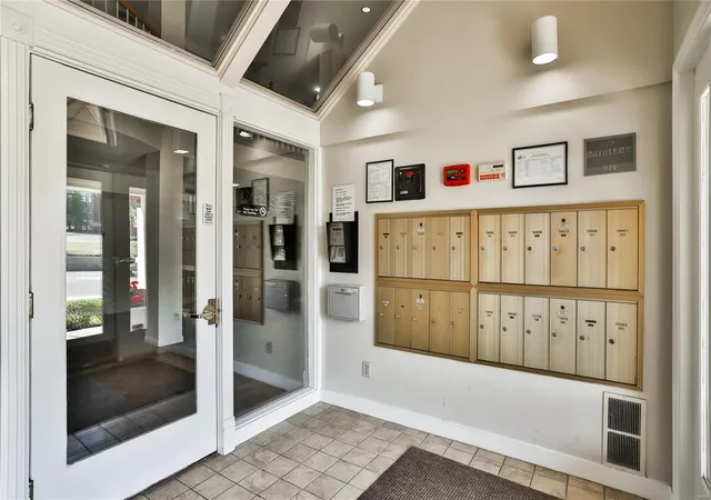 Photo 2 of Condo for sale at 561 Sarah Ln #107, Saint Louis, MO 63141 | MLS# 25015346 | Listing updated on 2025-03-19