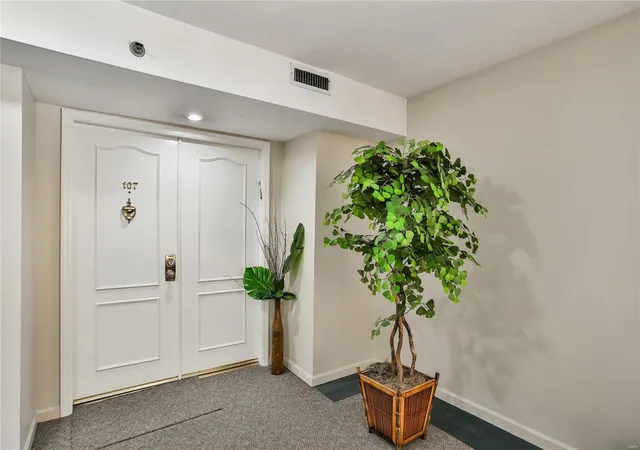 Photo 4 of Condo for sale at 561 Sarah Ln #107, Saint Louis, MO 63141 | MLS# 25015346 | Listing updated on 2025-03-19