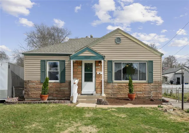Photo 1 of Single family home for sale at 10647 Saint Veronica Ct, Saint Ann, MO 63074 | MLS# 25015384 | Listing updated on 2025-03-22