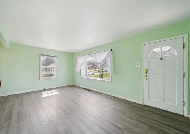 Photo 2 of Single family home for sale at 10647 Saint Veronica Ct, Saint Ann, MO 63074 | MLS# 25015384 | Listing updated on 2025-03-22