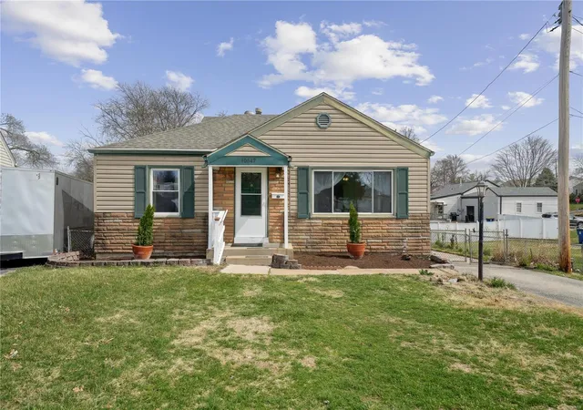 Photo 21 of Single family home for sale at 10647 Saint Veronica Ct, Saint Ann, MO 63074 | MLS# 25015384 | Listing updated on 2025-03-22
