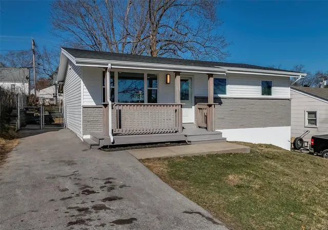 Photo 2 of Single family home for sale at 2019 Huntington Ave, Saint Louis, MO 63114 | MLS# 25015389 | Listing updated on 2025-03-15