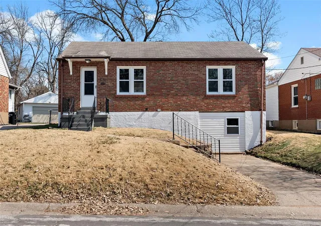 Photo 1 of Single family home for sale at 3534 Boswell Ave, Saint Louis, MO 63114 | MLS# 25015390 | Listing updated on 2025-03-17