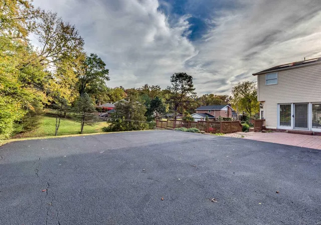 Photo 1 of Single family home for sale at 12218 Sommerton Ct, Saint Louis, MO 63141 | MLS# 25015397 | Listing updated on 2025-03-21