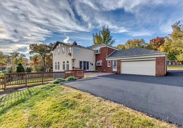 Photo 2 of Single family home for sale at 12218 Sommerton Ct, Saint Louis, MO 63141 | MLS# 25015397 | Listing updated on 2025-03-21