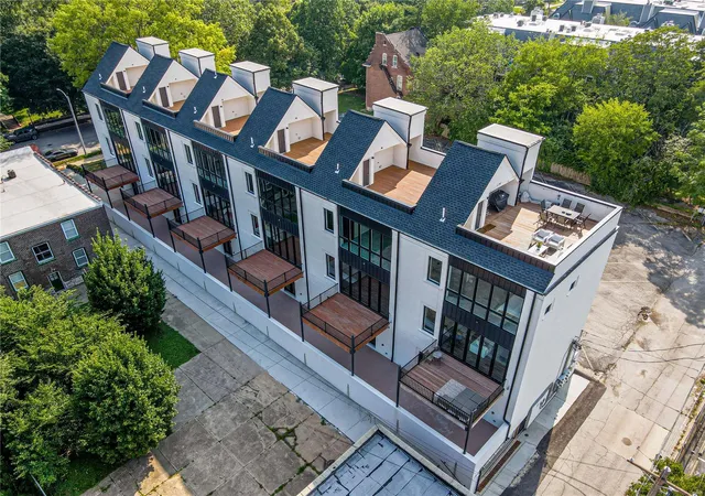 Photo 4 of Townhouse for sale at 4201 W Pine #102, Saint Louis, MO 63108 | MLS# 25015401 | Listing updated on 2025-03-17