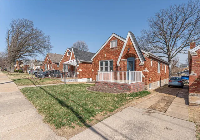 Photo 3 of Sale Pending at 9340 Mackenzie Rd, Saint Louis, MO 63123 | MLS# 25015424 | Listing updated on 2025-03-17