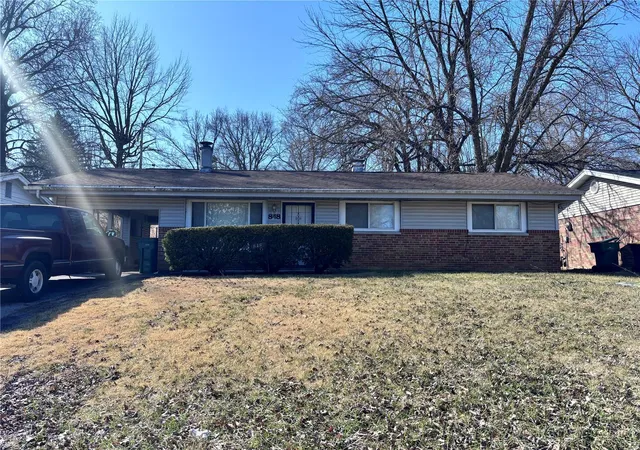Photo 1 of Single family home for sale at 848 Marias Dr, Saint Louis, MO 63137 | MLS# 25015441 | Listing updated on 2025-03-17