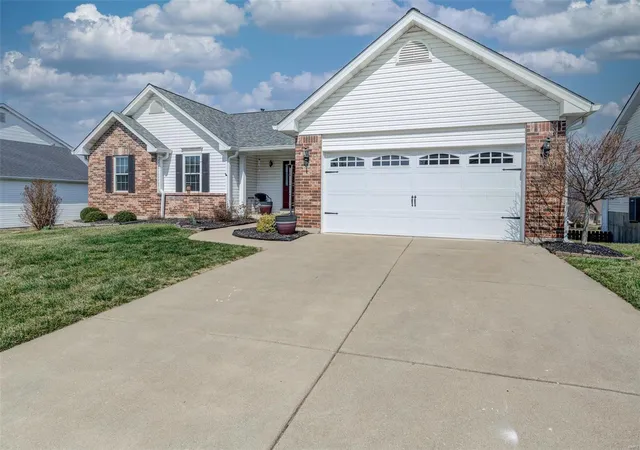 Photo 1 of Single family home for sale at 3368 Carriage Xing, Saint Charles, MO 63301 | MLS# 25015496 | Listing updated on 2025-03-14