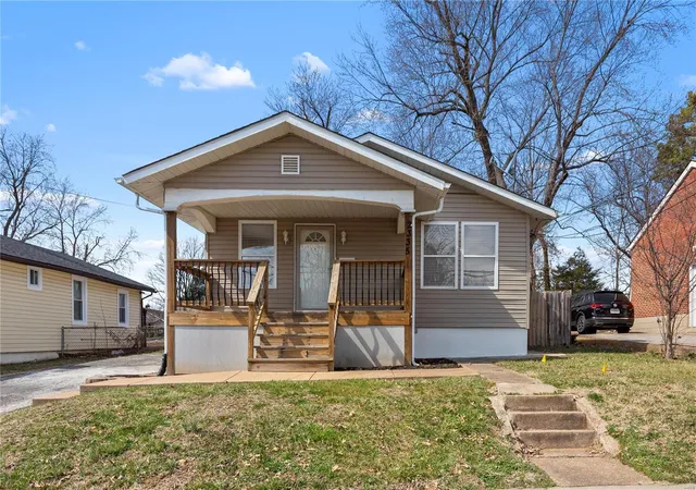 Photo 1 of Single family home for sale at 2335 Wallis Ave, Saint Louis, MO 63114 | MLS# 25015506 | Listing updated on 2025-03-14