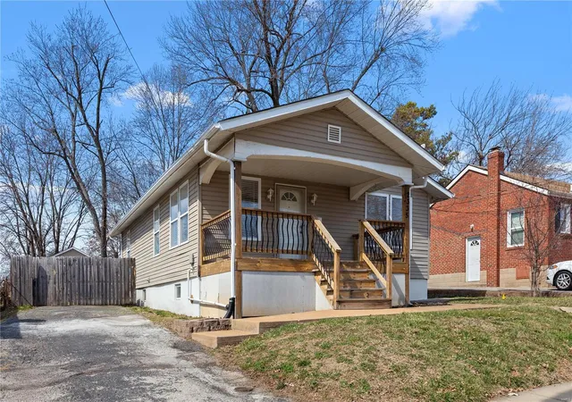 Photo 2 of Single family home for sale at 2335 Wallis Ave, Saint Louis, MO 63114 | MLS# 25015506 | Listing updated on 2025-03-14