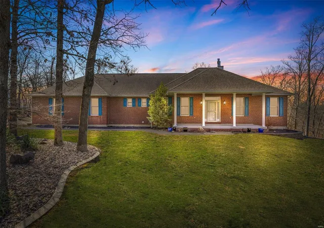 Photo 1 of Single family home for sale at 414 Silver Crk, Farmington, MO 63640 | MLS# 25015544 | Listing updated on 2025-03-19