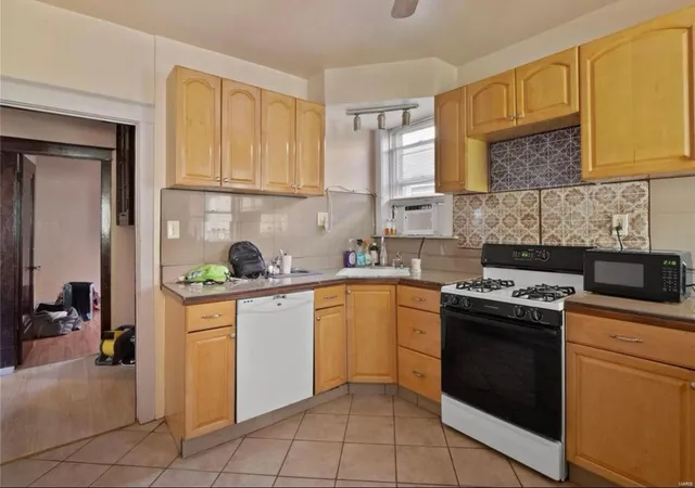 Photo 3 of Multi family home for sale at 3663 Montana St, Saint Louis, MO 63116 | MLS# 25015565 | Listing updated on 2025-03-14
