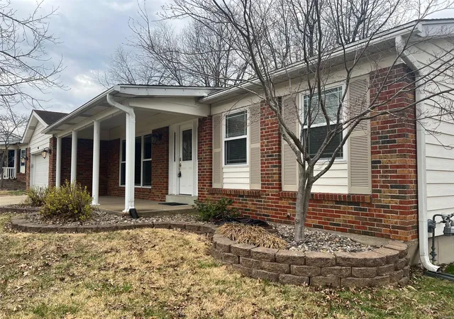 Photo 3 of Single family home for sale at 4551 Thicket Dr, Saint Louis, MO 63129 | MLS# 25015598 | Listing updated on 2025-03-29