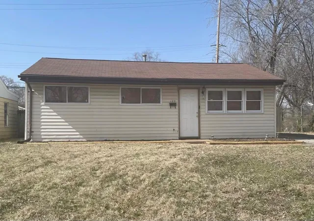 Photo 1 of Sale Pending at 123 Kenneth Ave, East Saint Louis, IL 62206 | MLS# 25015628 | Listing updated on 2025-03-14
