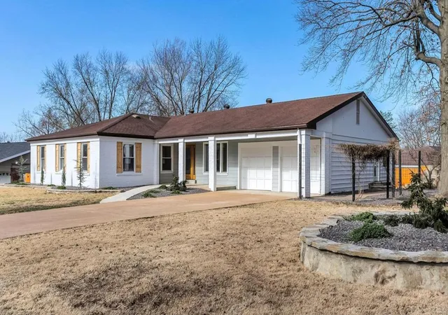 Photo 1 of Single family home for sale at 13303 Hobnail Dr, Saint Louis, MO 63146 | MLS# 25015630 | Listing updated on 2025-03-19