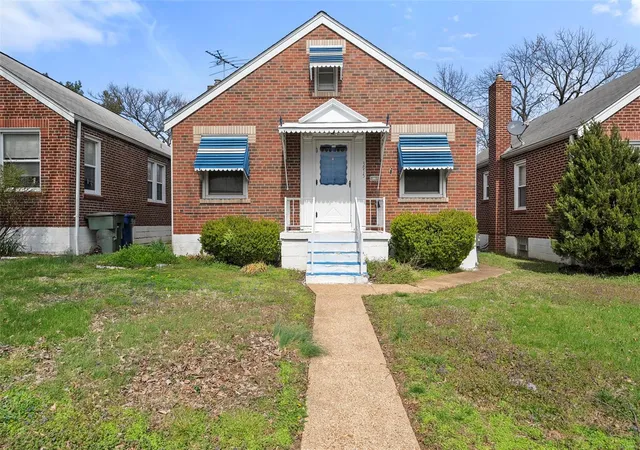 Photo 1 of Single family home for sale at 3915 Itaska St, Saint Louis, MO 63116 | MLS# 25015659 | Listing updated on 2025-03-31