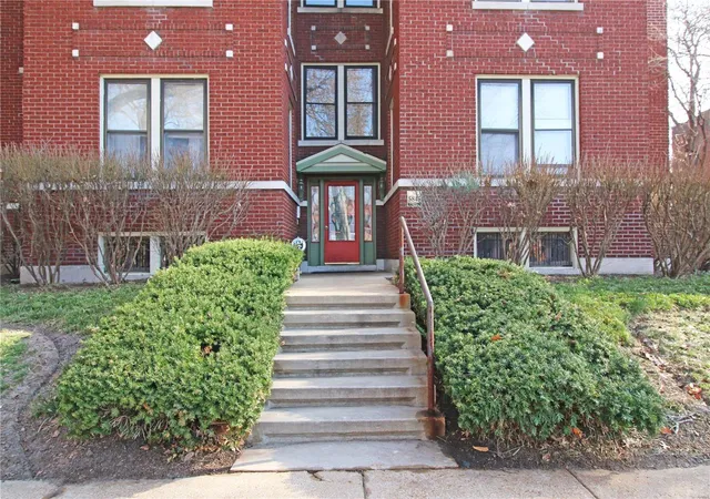 Photo 2 of Condo for sale at 5845 Nina Pl #2W, Saint Louis, MO 63112 | MLS# 25015674 | Listing updated on 2025-03-18