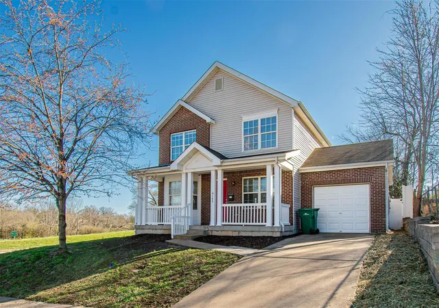 Photo 2 of Single family home for sale at 6140 Minerva Ave, Saint Louis, MO 63133 | MLS# 25015739 | Listing updated on 2025-03-20
