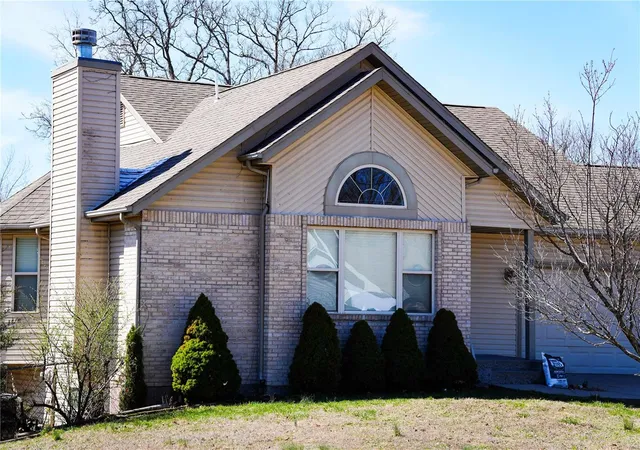 Photo 2 of Single family home for sale at 31 Sunset Dr, Camdenton, MO 65020 | MLS# 25015743 | Listing updated on 2025-03-23