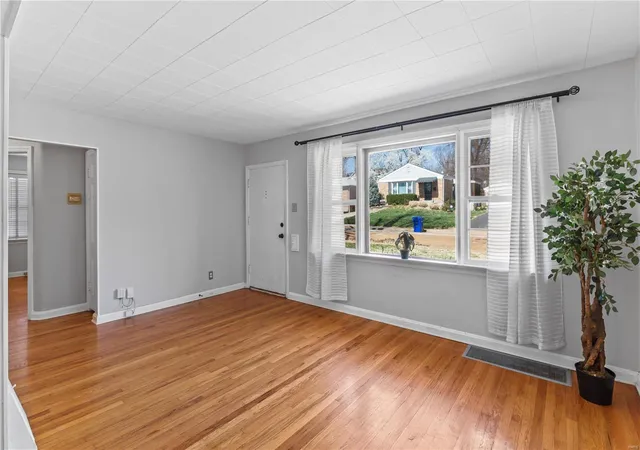 Photo 2 of Single family home for sale at 7554 Drexel Dr, Saint Louis, MO 63130 | MLS# 25015751 | Listing updated on 2025-03-21