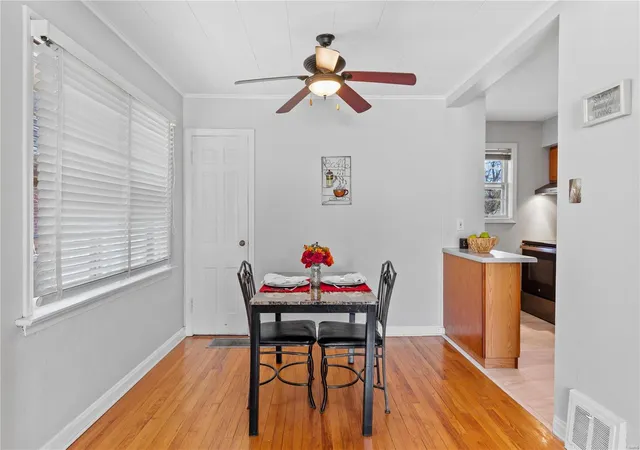 Photo 3 of Single family home for sale at 7554 Drexel Dr, Saint Louis, MO 63130 | MLS# 25015751 | Listing updated on 2025-03-21