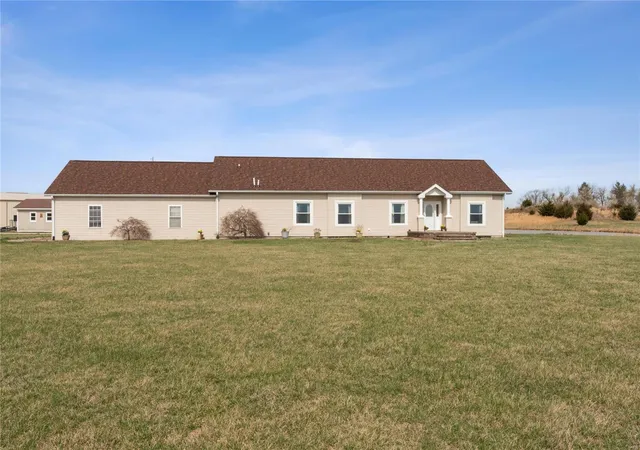 Photo 4 of Single family home for sale at 16287 Harrison Rd, Nashville, IL 62263 | MLS# 25015775 | Listing updated on 2025-03-25