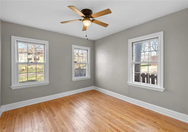 Photo 4 of Single family home for sale at 554 S Clay Ave, Saint Louis, MO 63122 | MLS# 25015794 | Listing updated on 2025-03-19