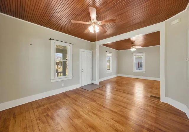 Photo 1 of Single family home for sale at 1052 Market St, Sainte Genevieve, MO 63670 | MLS# 25015886 | Listing updated on 2025-03-20