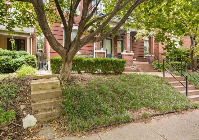 Photo 3 of Condo for sale at 4486 Laclede Ave #4486, Saint Louis, MO 63108 | MLS# 25015897 | Listing updated on 2025-03-18