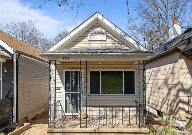Photo 1 of Single family home for sale at 5331 Arsenal St, Saint Louis, MO 63139 | MLS# 25015914 | Listing updated on 2025-03-21