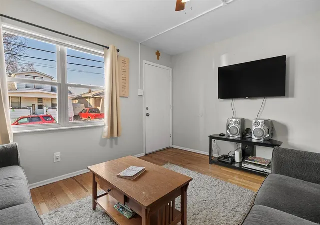 Photo 3 of Single family home for sale at 311 Lenhardt Ave, Saint Louis, MO 63125 | MLS# 25015944 | Listing updated on 2025-03-19