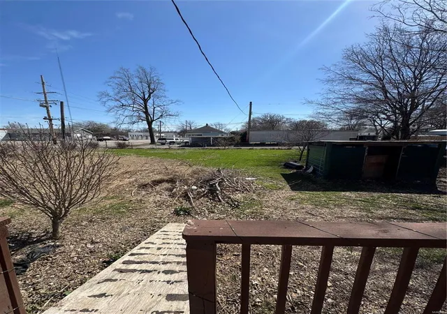 Photo 3 of Single family home for sale at 402 S 23rd St, Belleville, IL 62226 | MLS# 25015960 | Listing updated on 2025-03-21