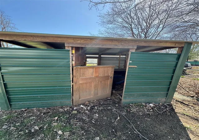 Photo 3 of Single family home for sale at 402 S 23Rd St, Belleville, IL 62226 | MLS# 25015960 | Listing updated on 2025-03-21
