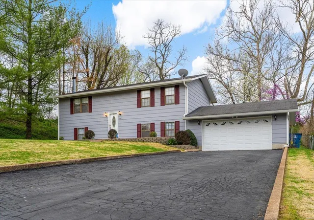 Photo 2 of Single family home for sale at 492 Bluff Dr, Saint Louis, MO 63137 | MLS# 25015980 | Listing updated on 2025-04-04