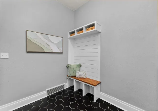 Photo 2 of Single family home for sale at 3177 Pennsylvania Ave, Saint Louis, MO 63118 | MLS# 25015994 | Listing updated on 2025-03-19