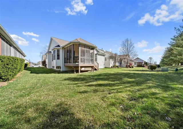 Photo 3 of Single family home for sale at 2090 Hawks Landing Dr, Lake Saint Louis, MO 63367 | MLS# 25016018 | Listing updated on 2025-03-20