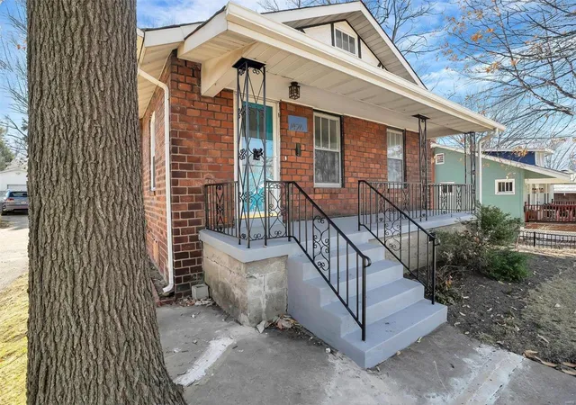 Photo 2 of Single family home for sale at 7426 Richmond Pl, Saint Louis, MO 63143 | MLS# 25016020 | Listing updated on 2025-03-19