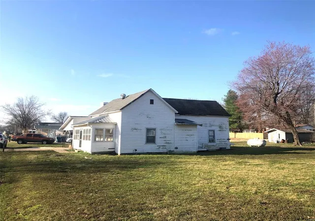 Photo 6 of Single family home for sale at 308 Taylor St, Essex, MO 63846 | MLS# 25016030 | Listing updated on 2025-03-18