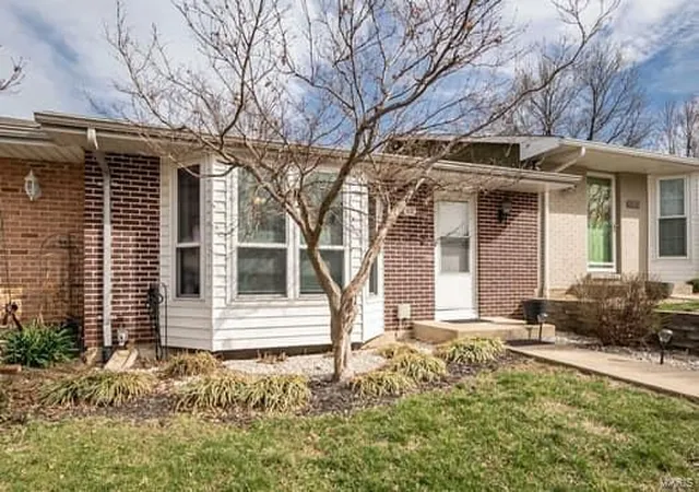 Photo 1 of Condo for sale at 19 Coach Ct, Saint Peters, MO 63376 | MLS# 25016031 | Listing updated on 2025-03-20