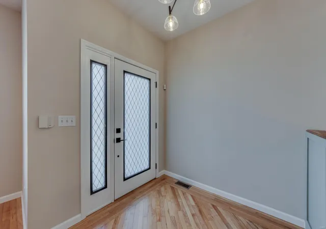 Photo 3 of Townhouse for sale at 5770 Westminster Pl, Saint Louis, MO 63112 | MLS# 25016040 | Listing updated on 2025-03-19