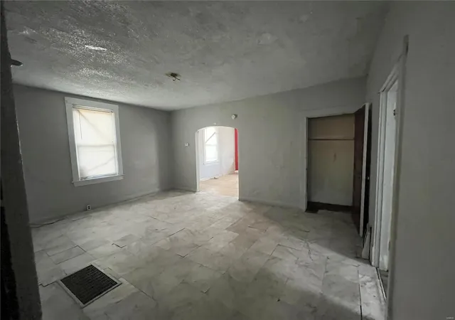 Photo 2 of Single family home for sale at 5052 Plover Ave, Saint Louis, MO 63120 | MLS# 25016041 | Listing updated on 2025-03-21
