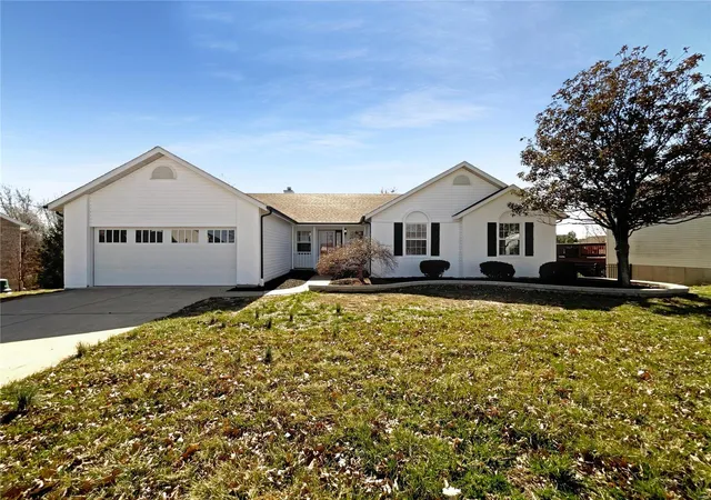 Photo 1 of Single family home for sale at 2792 Kettering Dr, Saint Charles, MO 63303 | MLS# 25016055 | Listing updated on 2025-03-20