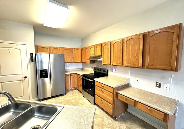 Photo 4 of Condo for sale at 1505 S Old Hwy 94 #405, Saint Charles, MO 63303 | MLS# 25016058 | Listing updated on 2025-03-18