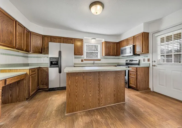 Photo 2 of Single family home for sale at 8213 Bristol Valley Dr, Saint Peters, MO 63376 | MLS# 25016094 | Listing updated on 2025-03-19
