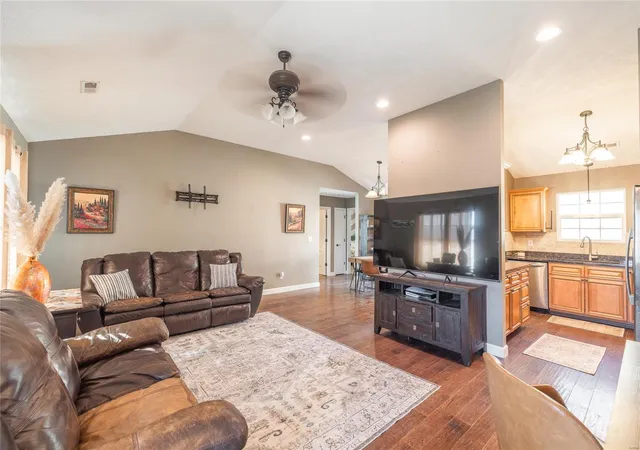 Photo 3 of Single family home for sale at 20995 Hideaway Ln, Saint Robert, MO 65584 | MLS# 25016097 | Listing updated on 2025-03-27