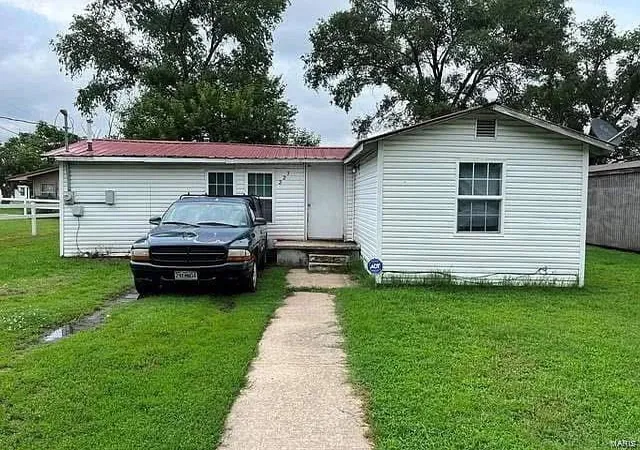 Photo 1 of Single family home for sale at 223 W Mckinley Ave, Bernie, MO 63822 | MLS# 25016109 | Listing updated on 2025-03-21