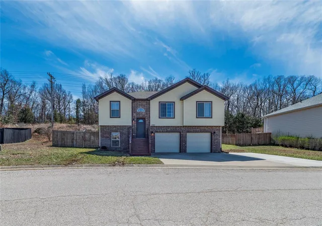 Photo 3 of Single family home for sale at 16102 Heavens Gate Ln, Saint Robert, MO 65584 | MLS# 25016119 | Listing updated on 2025-03-18